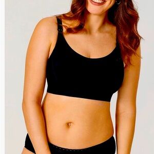 Women’s Black Nursing Bra NWT Size M soft & cozy sports bra style